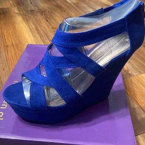 Madden Girl Women's Blue Wikke Platform Wedge Sandals